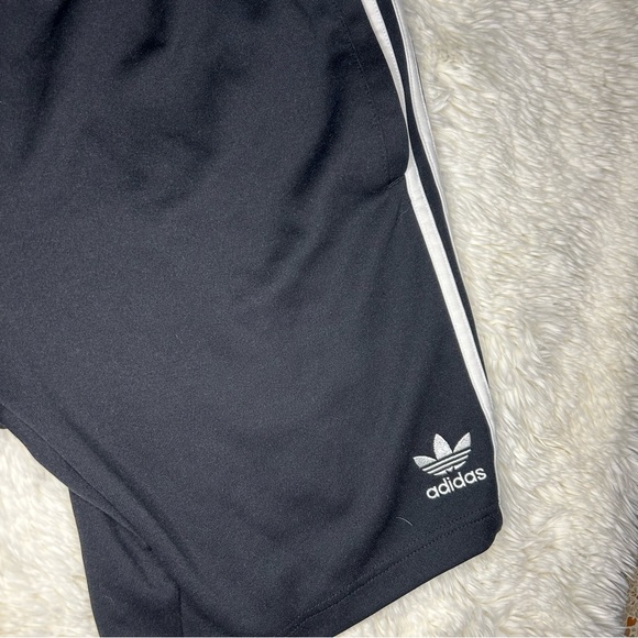 Men’s adidas Essentials 3 Stripe lounging shorts Large 7” inseam Drawstring - Picture 2 of 7